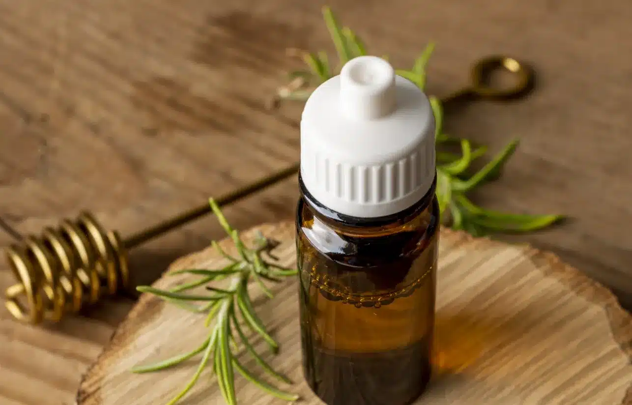 high-angle-spa-concept-with-oil-bottle@2x_11zon flacon d'huile